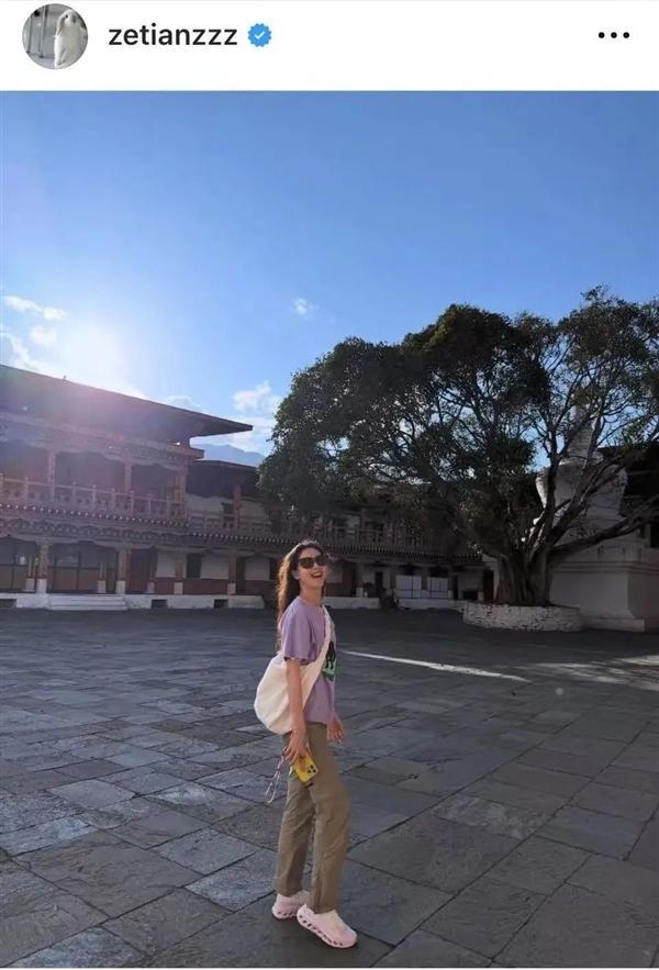 章泽天更新旅行照 大方展示纯素颜清新照