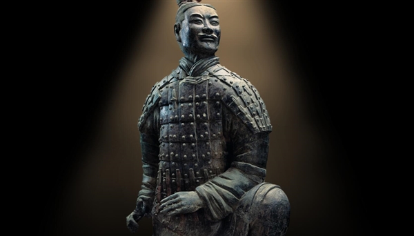 男子掉进兵马俑坑：疑砸坏兵马俑