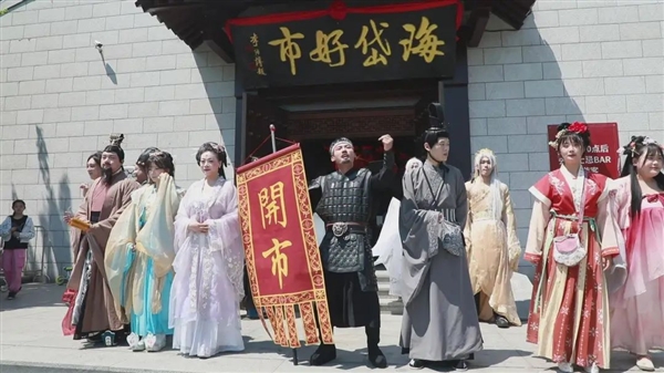 山东淄博五一开放齐国主题街区：一步穿越到齐国 见齐桓公、管仲等NPC