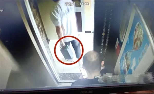 屡教不改！北京两人带电动自行车电池进电梯 被罚800元