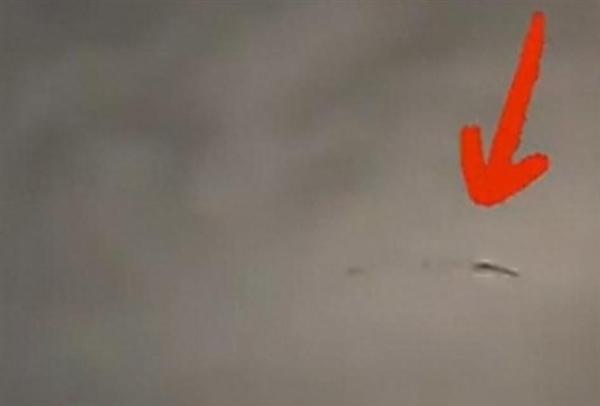 像龙一样盘旋飞舞！西安夜空惊现不明黑影 气象台回应：无法解释