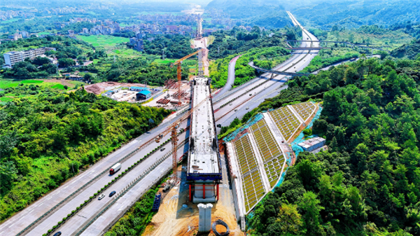 跨度达180米！国内在建高铁最大跨度系杆拱主体完工