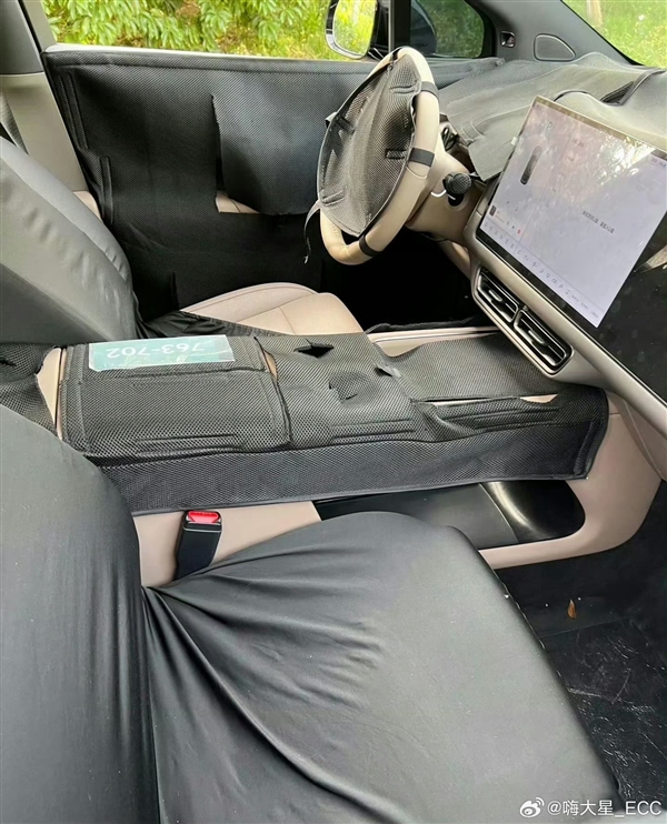 理想首款纯电SUV 全新i8内饰谍照曝光：熟悉的配方