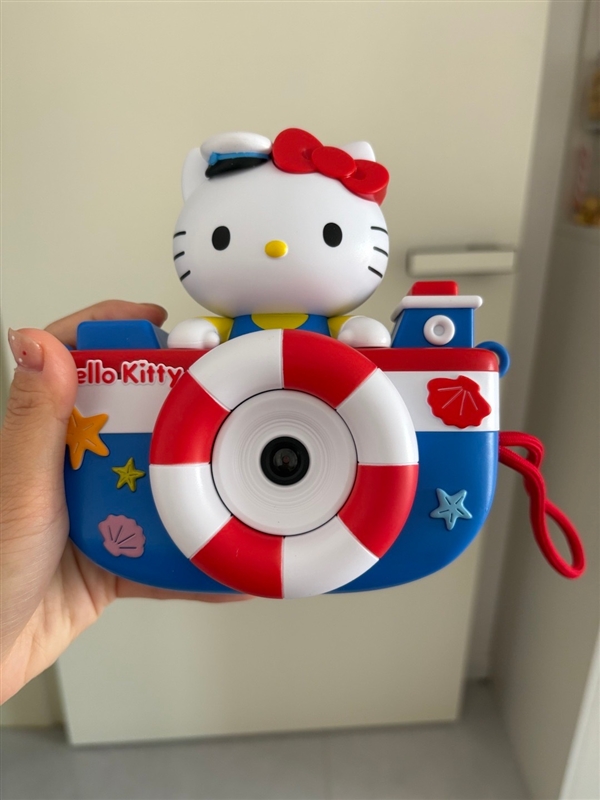 KFC相机冲上热搜第一！肯德基六一联名相机被疯抢：黄牛加价卖