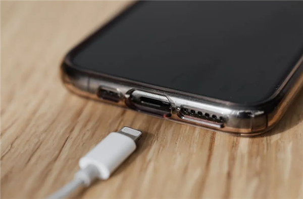 手机电量1%时“比失恋还难受” 为何会有电量焦虑插图3 手机电量1%时“比失恋还难受” 为何会有电量焦虑