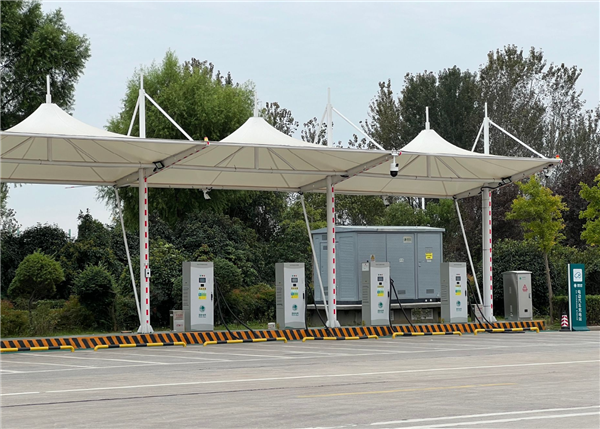 排队伺候电动爹 五一高速汽车充电量将增长15% 超3550万度