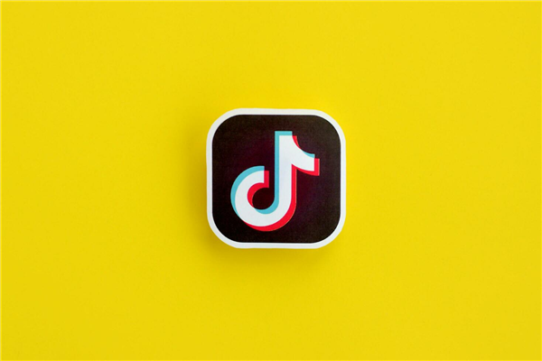 异瞳男生回应不到一个月涨粉200万：跟做梦一样