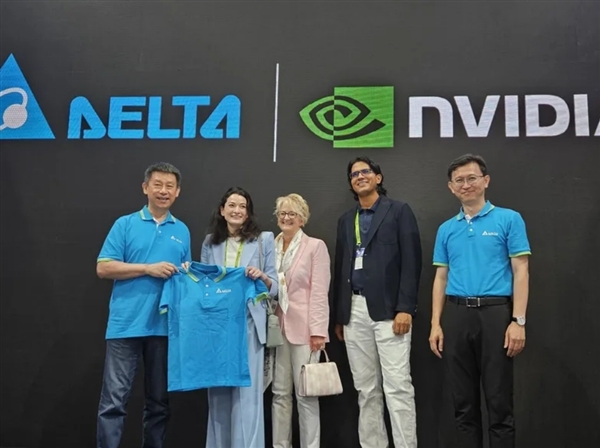 黄仁勋妻女现身中国台北电脑展：女儿黄敏珊超像爸爸