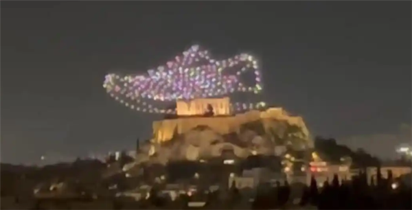 雅典知名历史遗迹上空现“巨鞋”状无人机群 官方紧急彻查