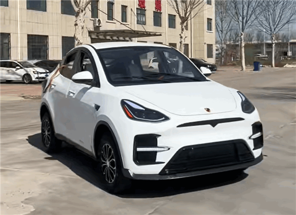 网友偶遇缩小版比亚迪海鸥：仔细一看logo竟是“3YC”