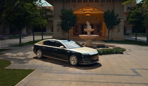 华为系百万豪华轿车！尊界S800更多官图公布 和迈巴赫比谁更尊