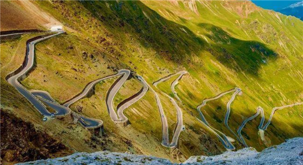 新疆“此生必驾”公路今日恢复通车 每年就开4个月 之后得“冬眠”