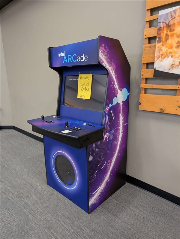 Intel还是太会玩了！做了个锐炫显卡街机