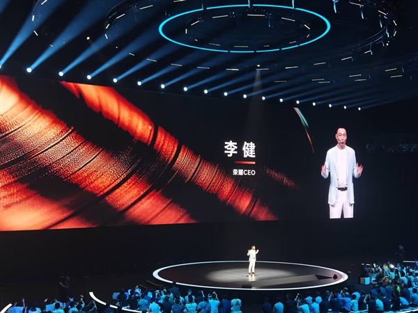 荣耀确认进军机器人业务：跑步速度4m/s 打破行业记录