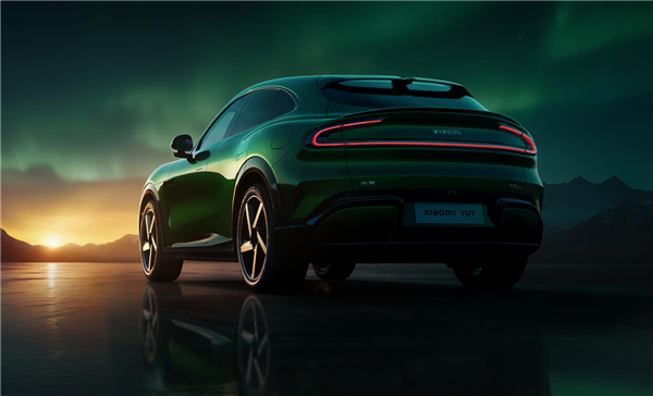 小米YU7宝石绿为何看起来高级 官方揭秘独特工艺：三套色罐 喷涂三次