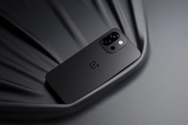 一加13T续航封神！博主高强度使用8小时还剩一半电量