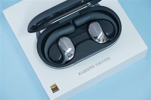 耳机迈进AI时代！2025年Q1中国AI耳机销量暴增960.4%：远超2024年整年销量