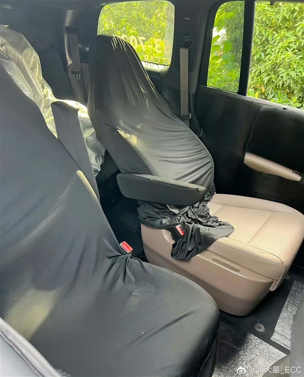 理想首款纯电SUV 全新i8内饰谍照曝光：熟悉的配方