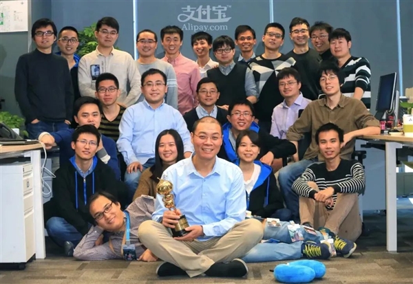 蚂蚁集团副总裁兼OceanBase创始人退休 曾主导从0到1研发国产分布式数据库