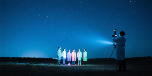 科学家发现人类能发出的微弱的可见光 但死后会消失