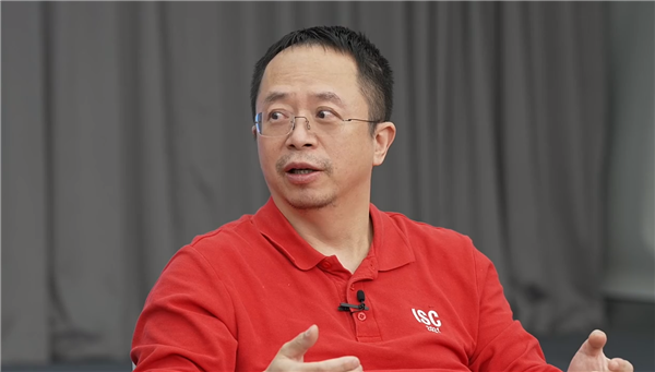 周鸿祎：赚够钱不一定能幸福 很多话都是精心设计的谎言