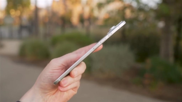 曝iPhone 17 Air仅重146g!梦回iPhone 6s时代插图1 曝iPhone 17 Air仅重146g!梦回iPhone 6s时代