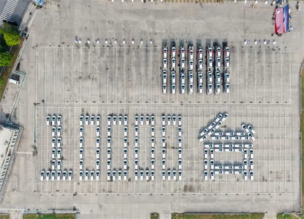 全系搭载“真龙”插混系统！别克GL8陆尚上市两周大定破10000单