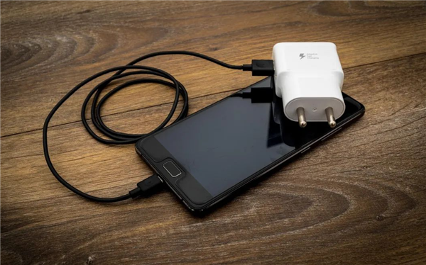 手机电量1%时“比失恋还难受” 为何会有电量焦虑插图5 手机电量1%时“比失恋还难受” 为何会有电量焦虑