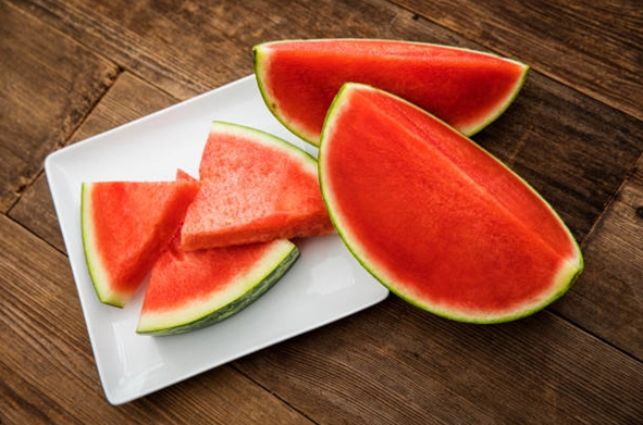 重庆男子吃冰西瓜住进ICU 12天：上吐下泻 确诊急性胰腺炎