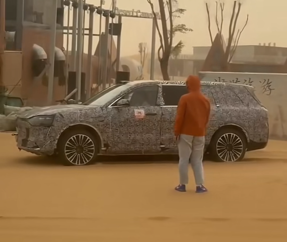 空间无敌！加长版问界M9首次曝光：或为“非凡大师”版