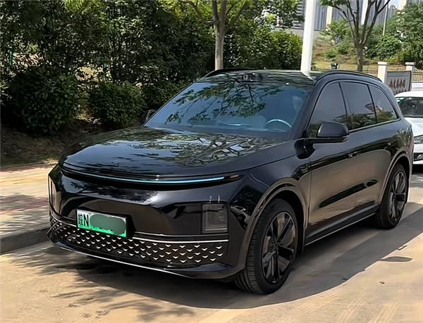 理想L6停车位上两次被撞 哨兵模式拍下全过程:能把人气笑插图 理想L6停车位上两次被撞 哨兵模式拍下全过程:能把人气笑