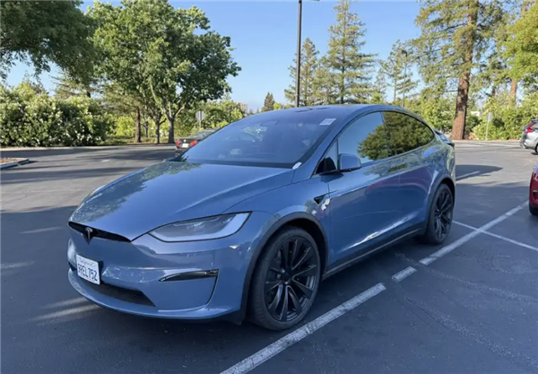 新款特斯拉Model X实车曝光:继续采用方向盘转向灯+屏幕换挡插图 新款特斯拉Model X实车曝光:继续采用方向盘转向灯+屏幕换挡