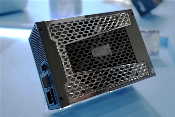 海韵3200W电源配备6个16针接口：杜绝显卡烧毁