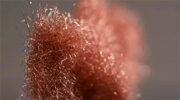 新型电池技术突破：金属绒电极增厚十倍 储能提升85%