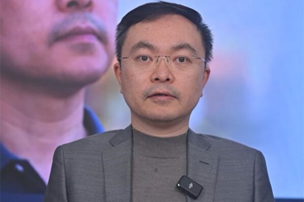 蔡磊用眼控仪和儿子交流围棋：画面温馨