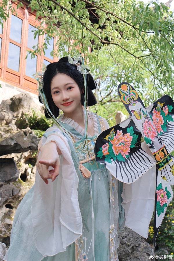 600万粉丝被一夜清空！吴柳芳首次披露直播跳舞原因：我要改命