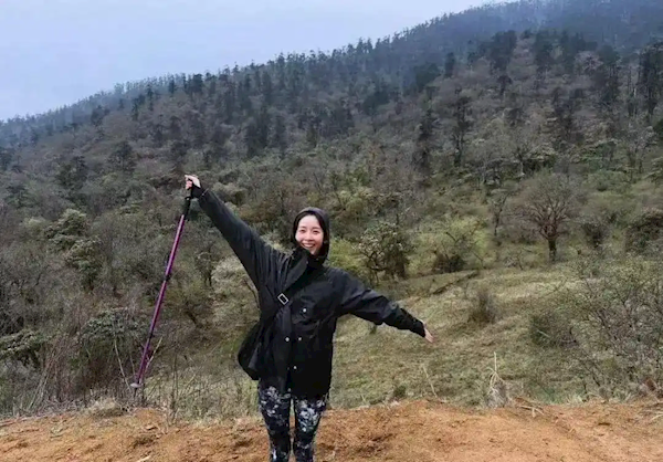 章泽天更新旅行照 大方展示纯素颜清新照