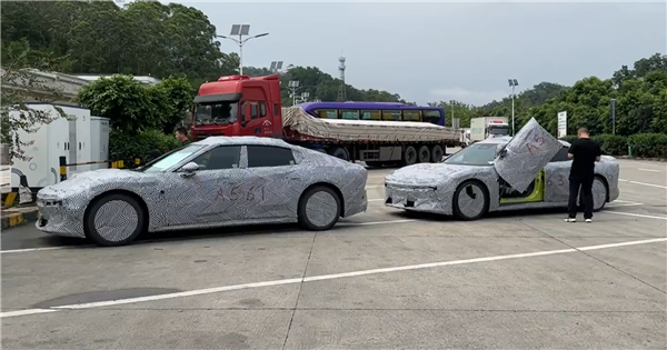 这不得卖40万！小鹏全新P7实车遭曝：剪刀门被保留