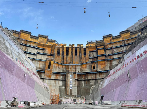 破纪录！在建大坝成功取出12层楼高混凝土芯样