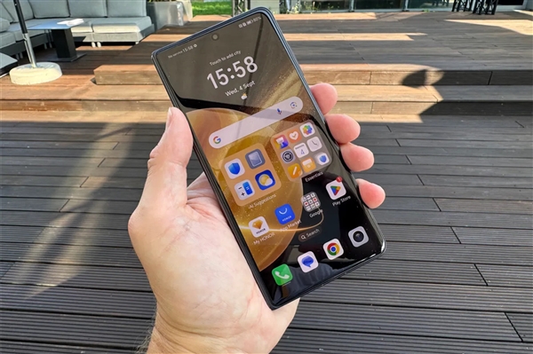 最轻薄骁龙8至尊版大折叠！曝荣耀Magic V5六月底亮相