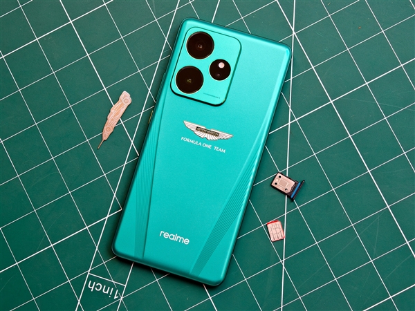 真我GT7阿斯顿马丁F1限定版官宣：明天见