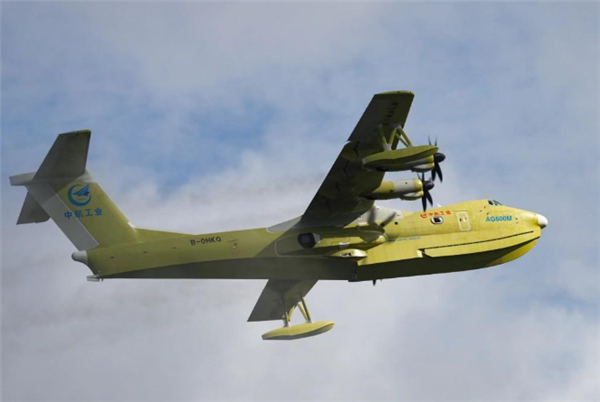 “鲲龙”批生产首架机完成生产试飞：达到安全可用状态