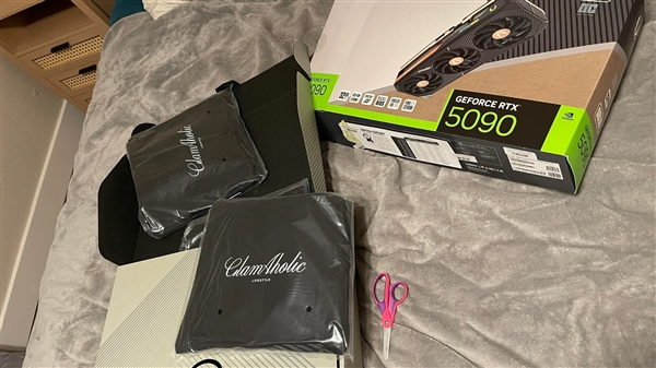32人买RTX 5090被离奇掉包：打开一看懵了 显卡呢！