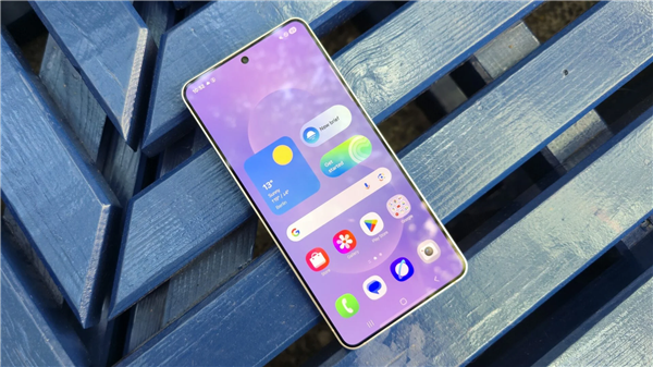 不止苹果 特朗普加码：若手机不在美国制造 三星也要被征25%关税