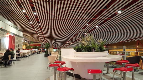 国内这家机场超贴心！登机时间长 能睡觉还能洗澡啦