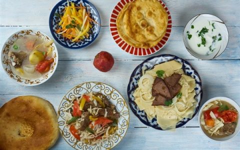 哈萨克斯坦的“三无”餐饮 拿下打工人的胃