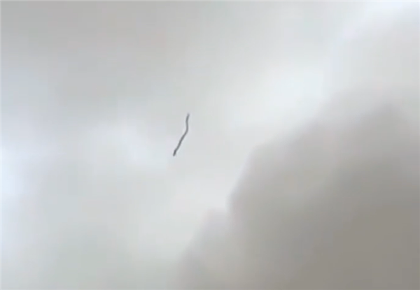 网友惊呼有龙！专家解读西安夜空不明黑影真相：得怪强对流天气