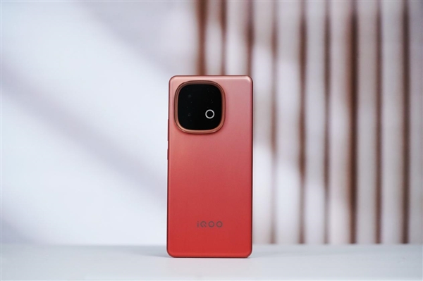 iQOO Z10 Turbo/Pro维修备件价格出炉：屏幕450元起、电池低至199元起