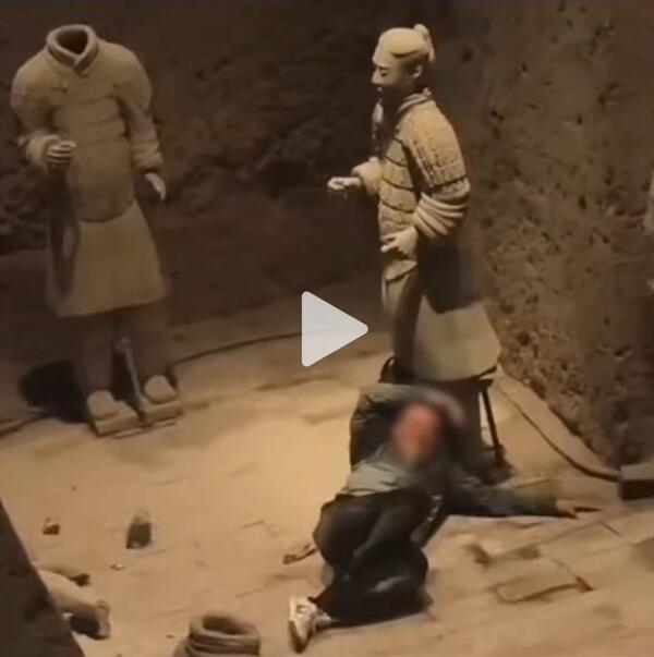 男子掉进兵马俑坑：疑砸坏兵马俑