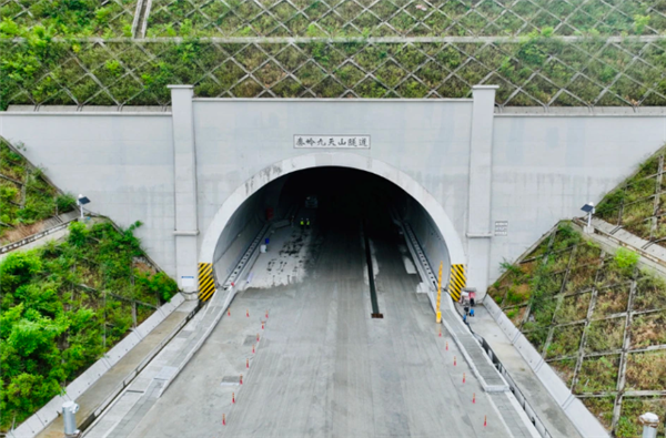 西康高铁全线隧道贯通：预计2026年通车 西安至安康1小时达